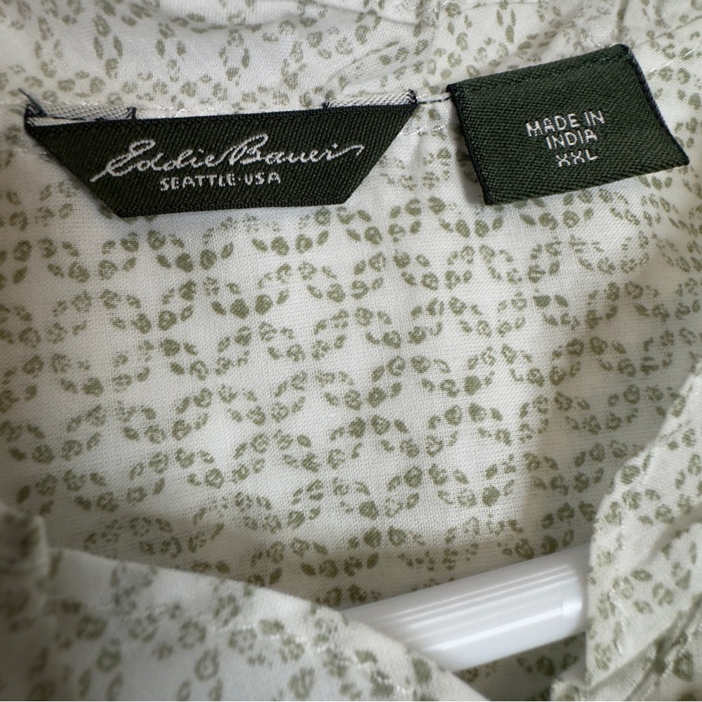 Eddie Bauer Women's XXL Green & White Pattern Button-Up Top